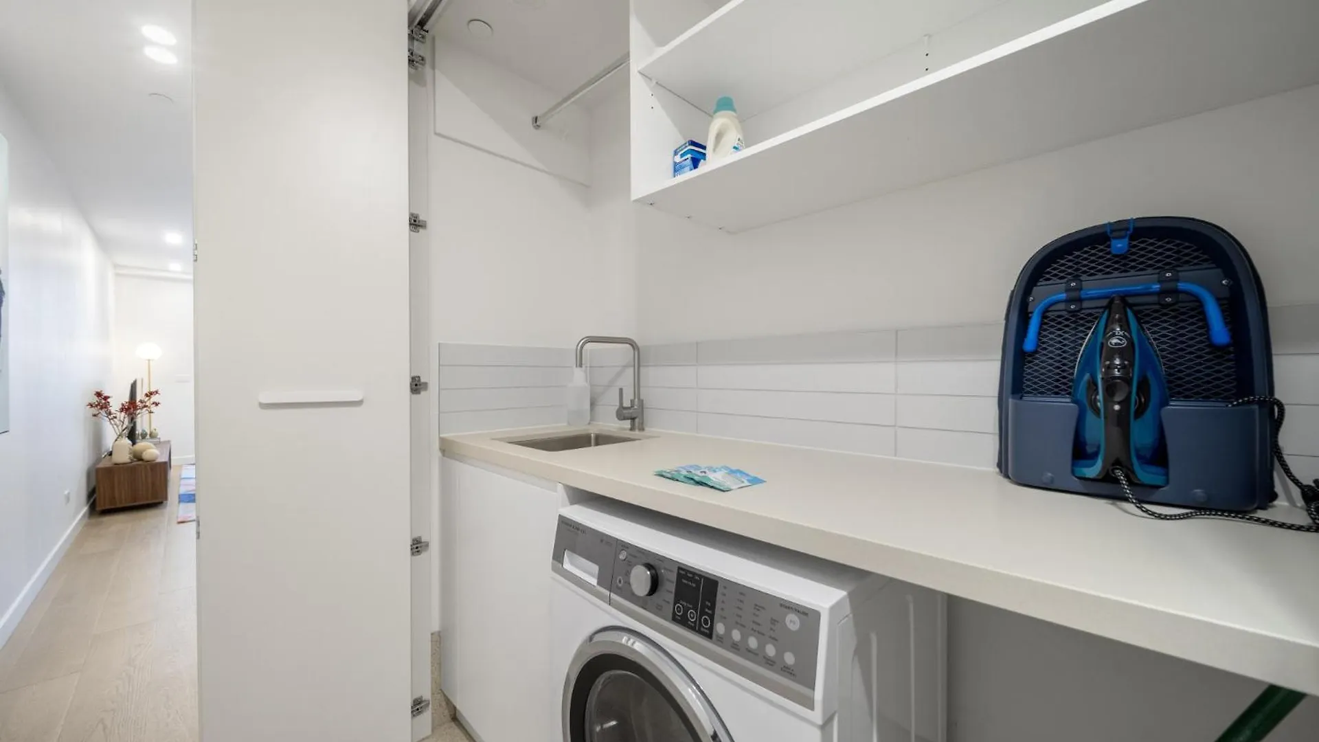 קנברה Sleek Inner-City 2-Bed With Swimming Pool & Bbq