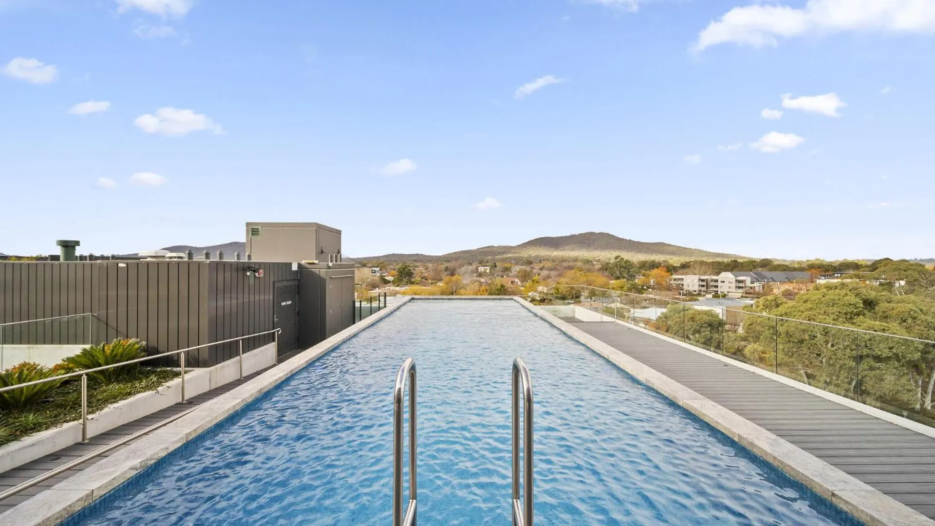 דירה קנברה Sleek Inner-City 2-Bed With Swimming Pool & Bbq