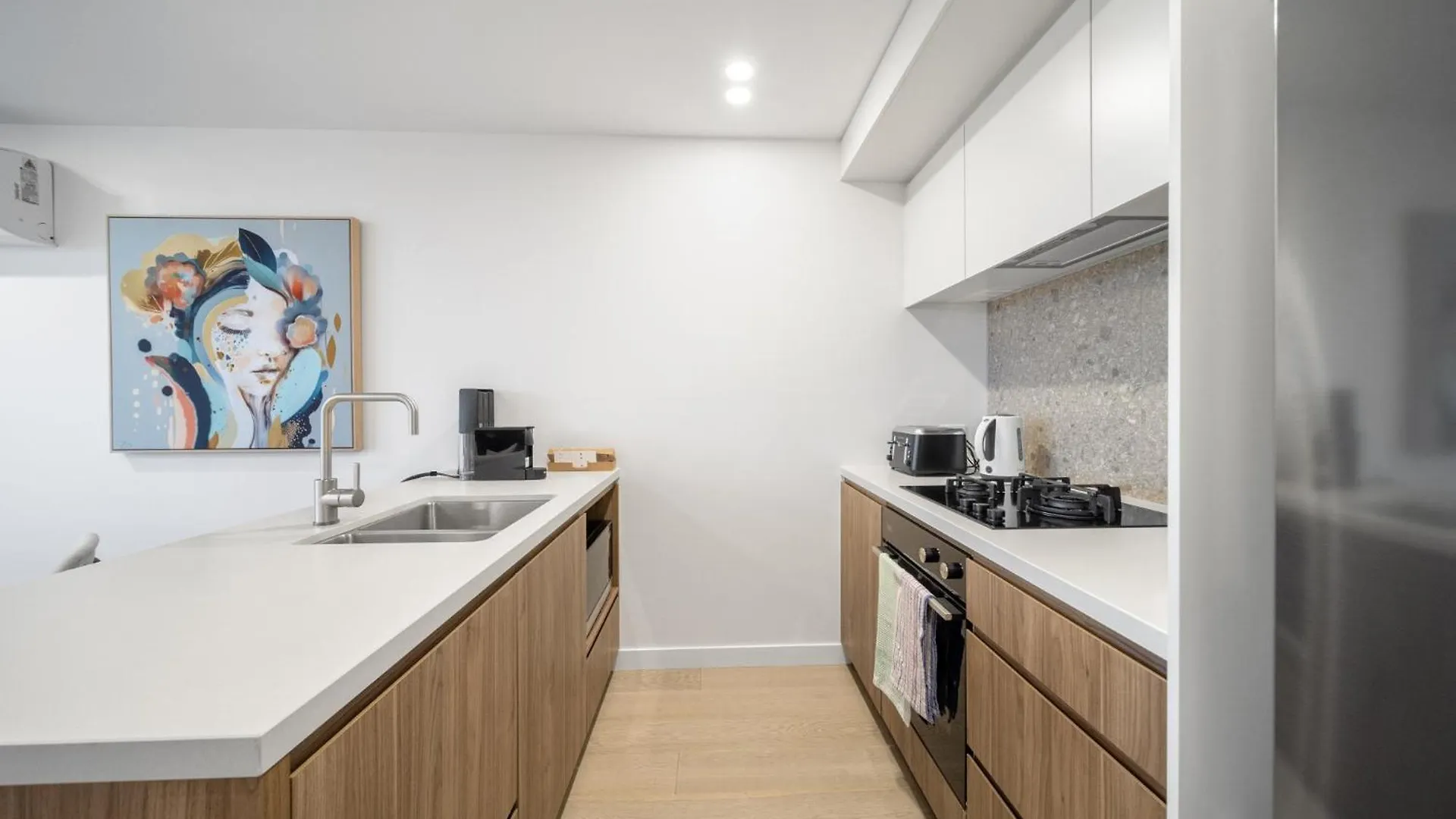 דירה קנברה Sleek Inner-City 2-Bed With Swimming Pool & Bbq