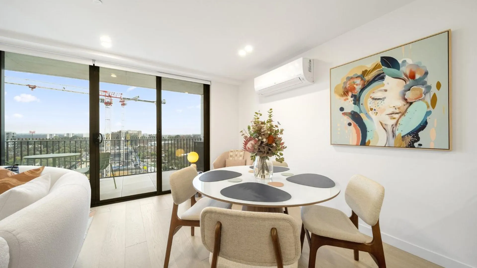קנברה Sleek Inner-City 2-Bed With Swimming Pool & Bbq דירה